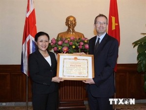 British Ambassador to Vietnam awarded certificate of merit - ảnh 1